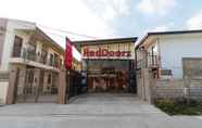 Bangunan 2 RedDoorz Plus @ Casa Lucia Sindalan San Fernando City Pampanga - Vaccinated Staff 