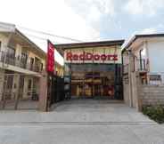 Bên ngoài 2 RedDoorz Plus @ Casa Lucia Sindalan San Fernando City Pampanga