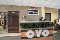 Lobi OYO 549 Sajj Building