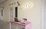 Lobby 5 OYO 654 Fabio Residence Syariah