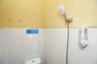 In-room Bathroom Sky Residence Mawar 1 Medan