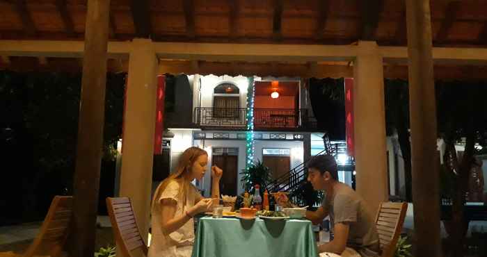 Bar, Kafe dan Lounge Tropical Valley Homestay