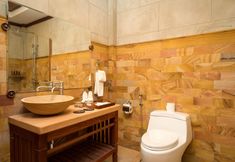 In-room Bathroom 4 Model Temple Resort & Spa