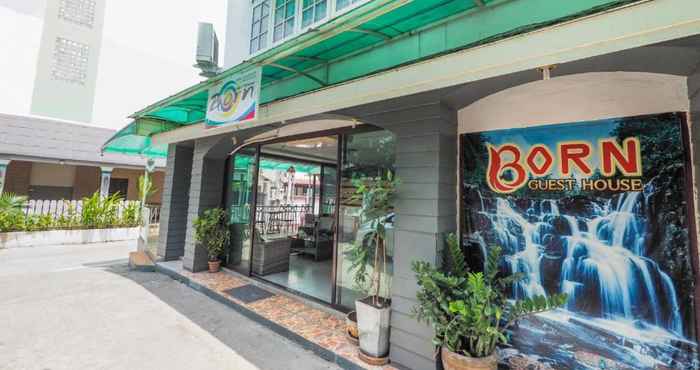 Bên ngoài Born Guest House