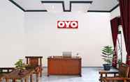 Lobby 4 OYO 956 Penginapan Eby