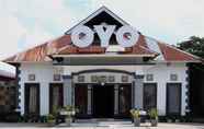 ภายนอกอาคาร 2 OYO 956 Penginapan Eby