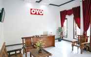 Lobby 6 OYO 956 Penginapan Eby