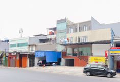 Bangunan 4 Super OYO 281 Hotelo