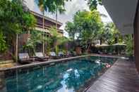 Kolam Renang King Rock Residence 