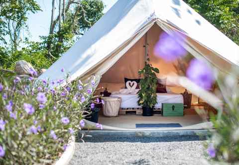 Kamar Tidur Roost Glamping