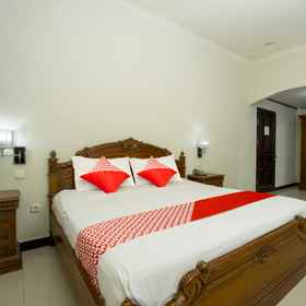 Bedroom 1 OYO 1005 Hotel Kumala, Banjar Fried Chicken Hotels