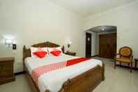 Bedroom OYO 1005 Hotel Kumala