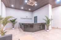 Lobi OYO Townhouse 2 Hotel Gunung Sahari