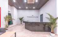 Lobi 7 OYO Townhouse 2 Hotel Gunung Sahari