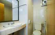 Toilet Kamar 6 OYO 989 Ostay Inn