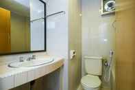 Toilet Kamar OYO 989 Ostay Inn