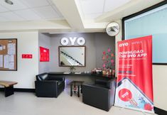 Lobby 2 OYO 190 Anglo Residences