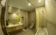 In-room Bathroom 6 Bagan Landmark Hotel