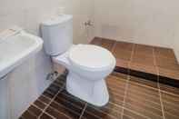 Toilet Kamar Ponce Suites Art Hotel