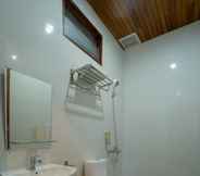 In-room Bathroom 7 Casa Kandara Waingapu