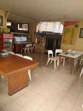 Bar, Cafe and Lounge 4 Punakawan Homestay Batu