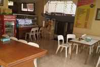 Bar, Cafe and Lounge Punakawan Homestay Batu