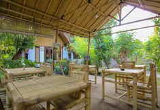 レストラン 5 OYO 1135 Dwi Inn