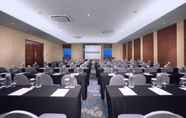 ห้องประชุม 5 Harper Wahid Hasyim, Medan by ASTON