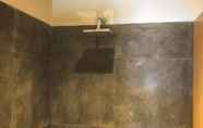 In-room Bathroom 6 XOXO Kuta Legian Hostel