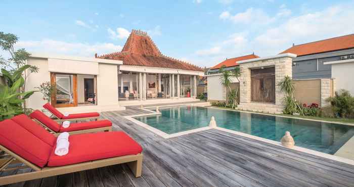 Swimming Pool Villa Manggala