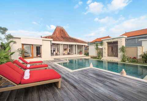 Swimming Pool Villa Manggala