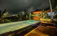 Kolam Renang 7 Green Valley Guest House