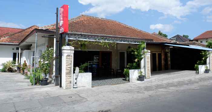 Bangunan OYO 1196 Hotel Pura Puspa Rosa