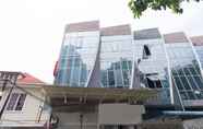 Luar Bangunan 2 OYO 839 Royal Guest House