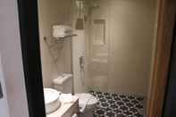 In-room Bathroom Acacia Hotel Bacolod