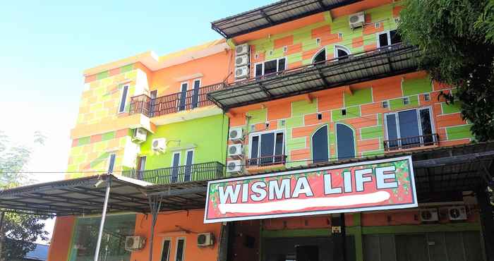 Luar Bangunan Wisma Life Bandara