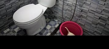 Bilik Mandi dalam Bilik 2 Wisma Rosse Life Bandara