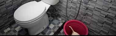 Toilet Kamar 2 Wisma Rosse Life Bandara