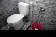 Toilet Kamar Wisma Rosse Life Bandara