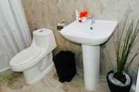 Toilet Kamar CocoCabana Apartelle