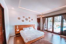 침실 The Ocean View Luxury Villa With Pool