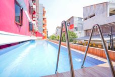 スイミングプール Nick's Residence