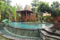 Swimming Pool Mirah Guest House