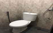 Toilet Kamar 6 Mr.R.Homesstay