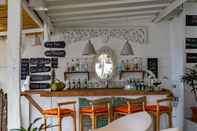 Bar, Cafe and Lounge Paus Putih Hotel Nusa Lembongan