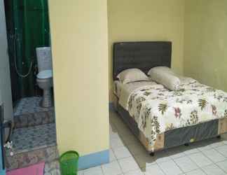 Kamar Tidur 2 Raja Guest House