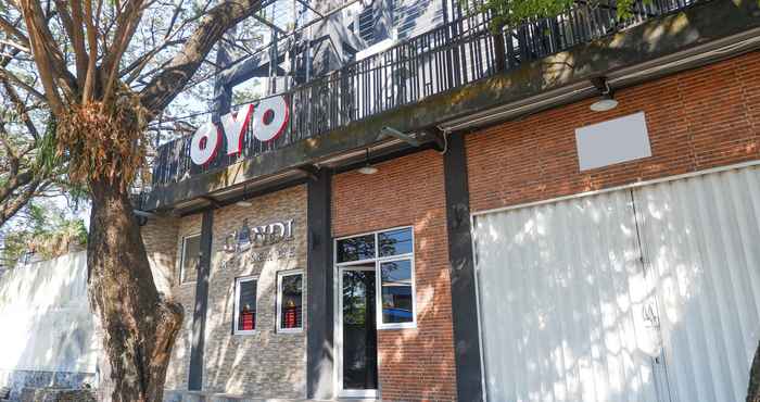 Exterior OYO 1217 Candi Residence