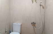 Toilet Kamar 6 Union Camp Guest House