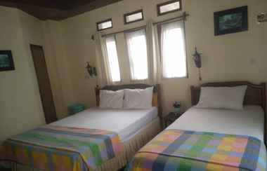 Kamar Tidur 2 Enny's Guest House