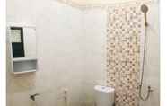 In-room Bathroom 7 Riverside Homestay by WeStay